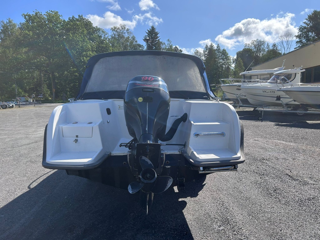 Bella 642HT + Evinrude 90