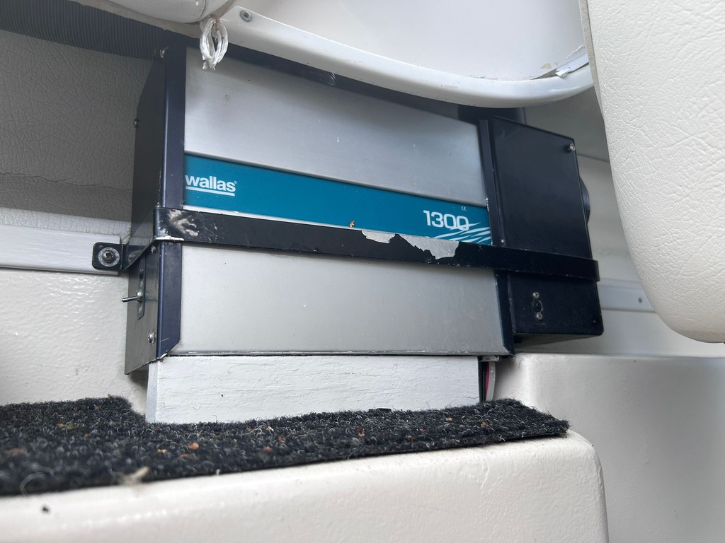 Bella 642HT + Evinrude 90