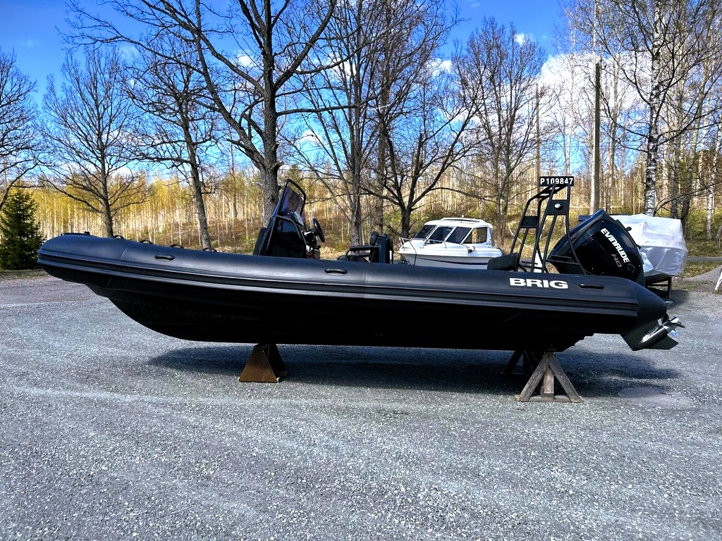 Brig Navigator 700 + Evinrude E-TEC 200