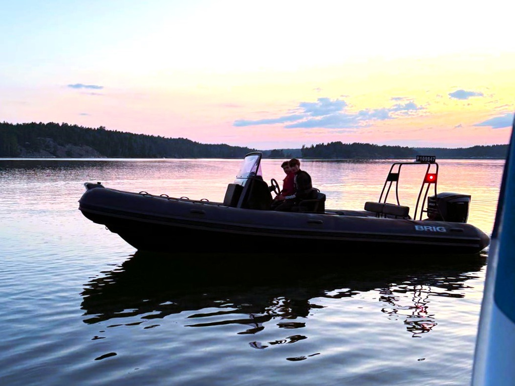 Brig Navigator 700 + Evinrude E-TEC 200