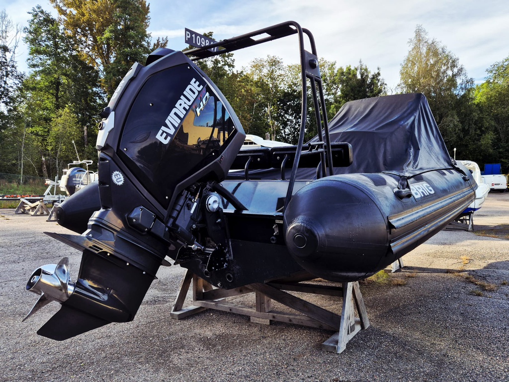 Brig Navigator 700 + Evinrude E-TEC 200