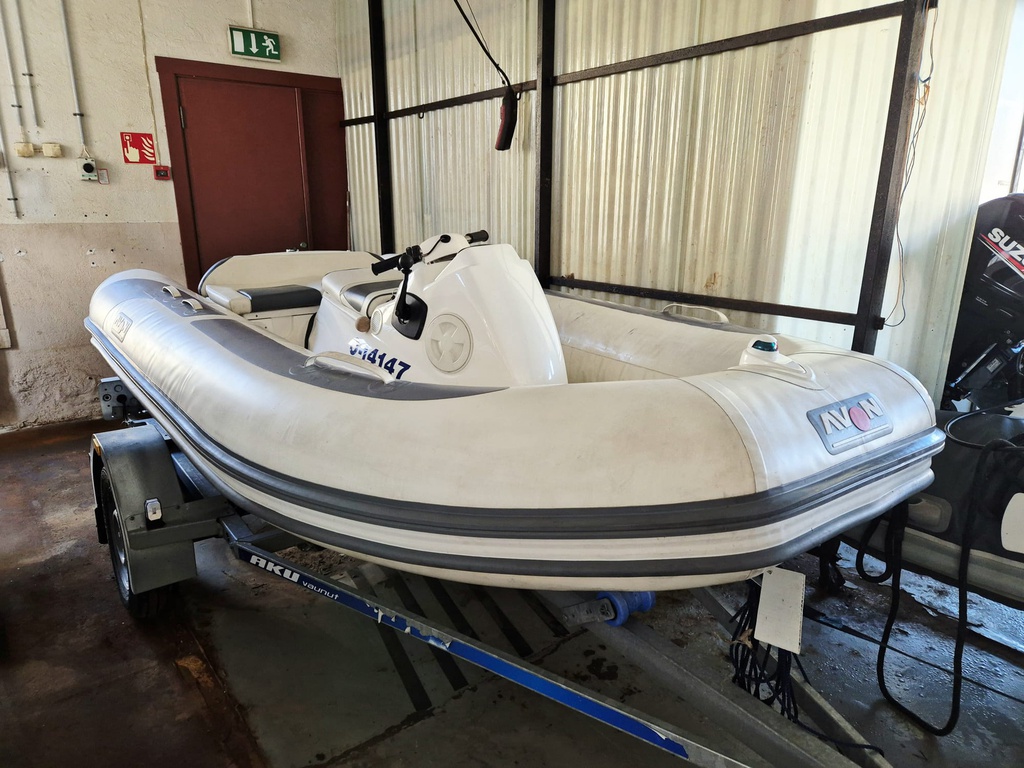 Avon Seasport 320 Jet Rib