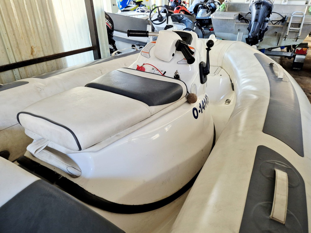 Avon Seasport 320 Jet Rib