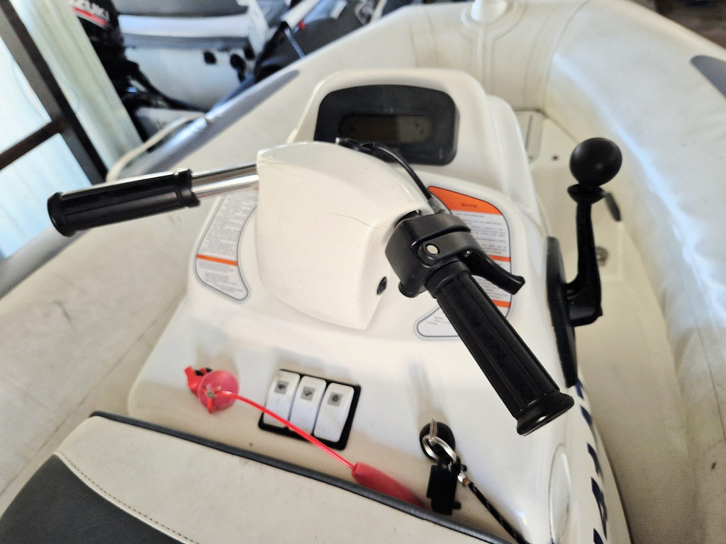 Avon Seasport 320 Jet Rib