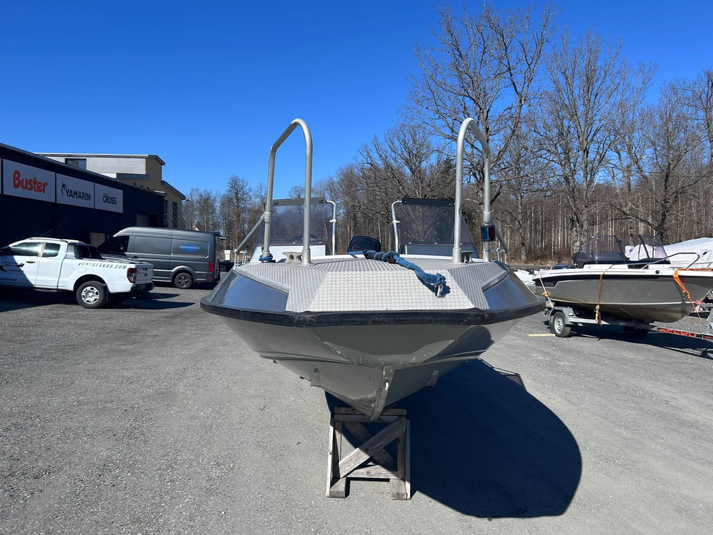 Buster XXL+ Mercury F115