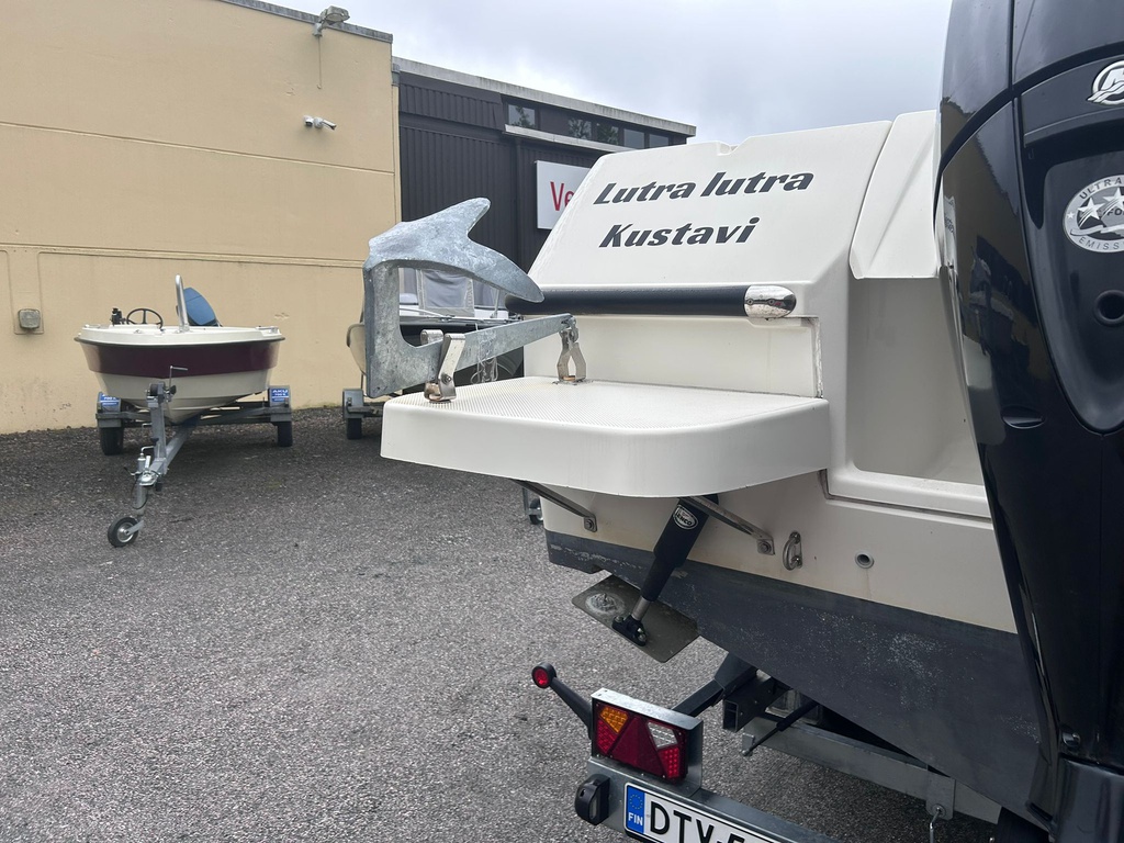 Quicksilver 755 Pilothouse + Mercury F150