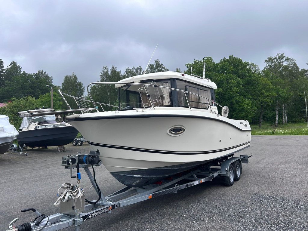 Quicksilver 755 Pilothouse + Mercury F150