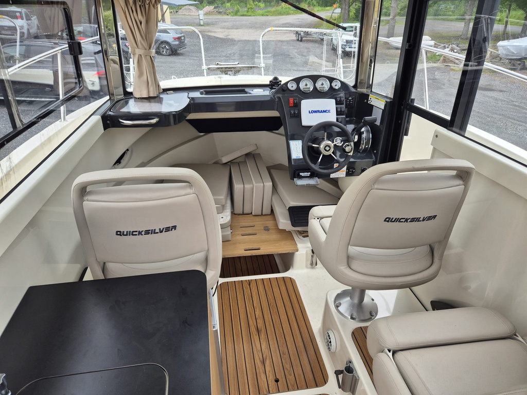 Quicksilver 755 Pilothouse + Mercury F150