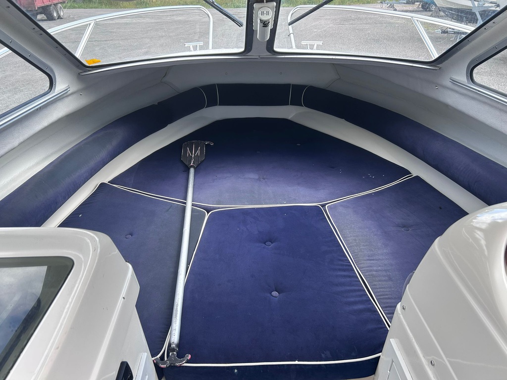 Bella 642HT + Evinrude 90