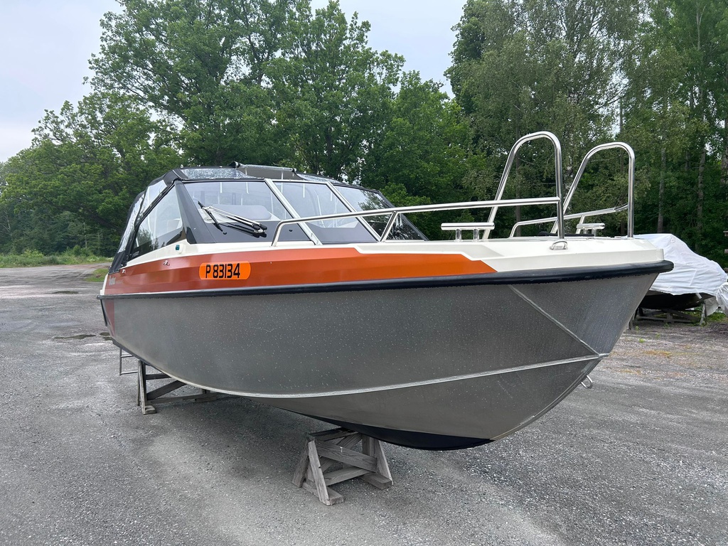 Buster Magnum E + Yamaha F225