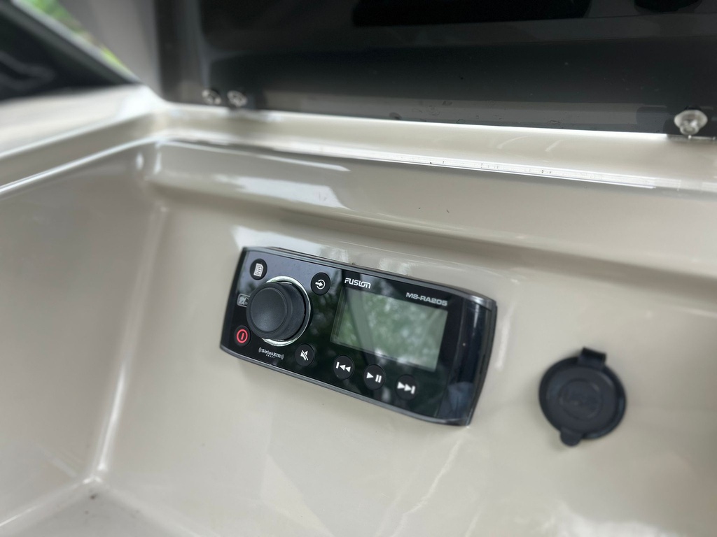 Buster Magnum E + Yamaha F225