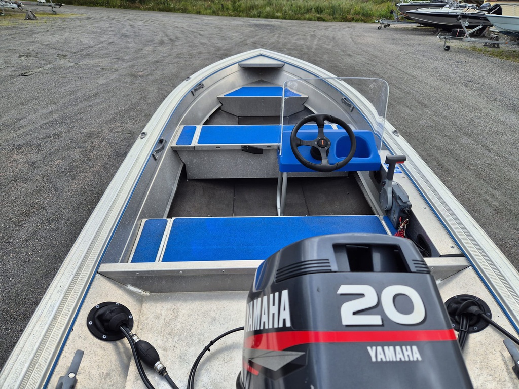 Buster XSR + Yamaha 20hv 2T