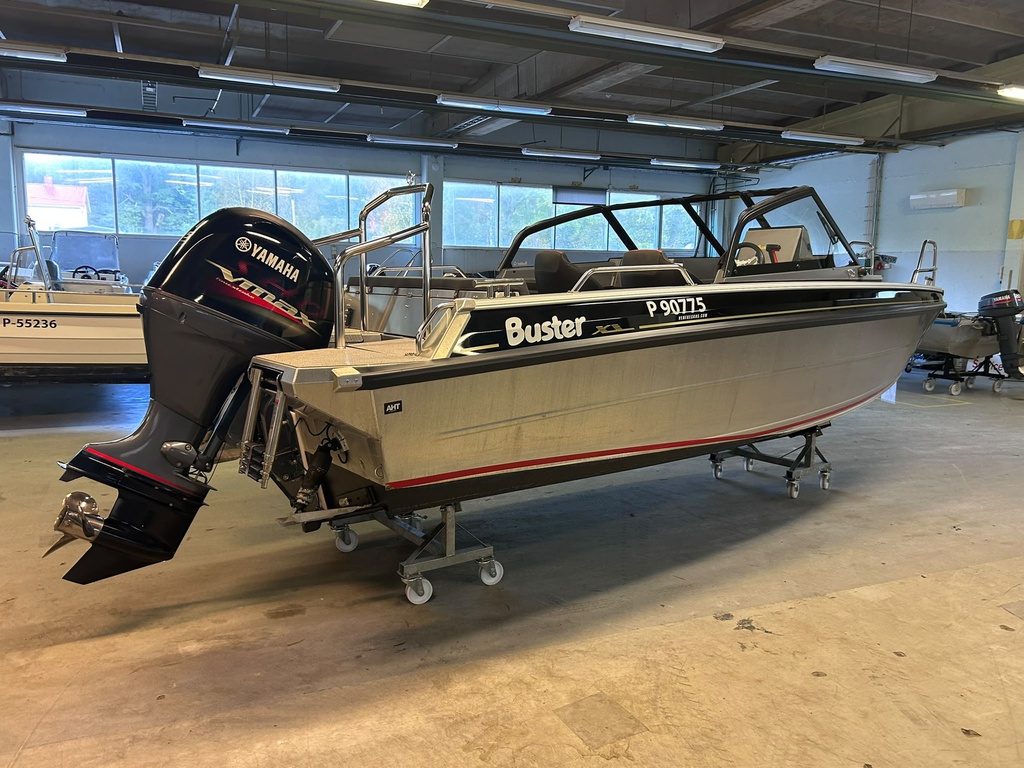 Buster XL VMAX + Yamaha VF115